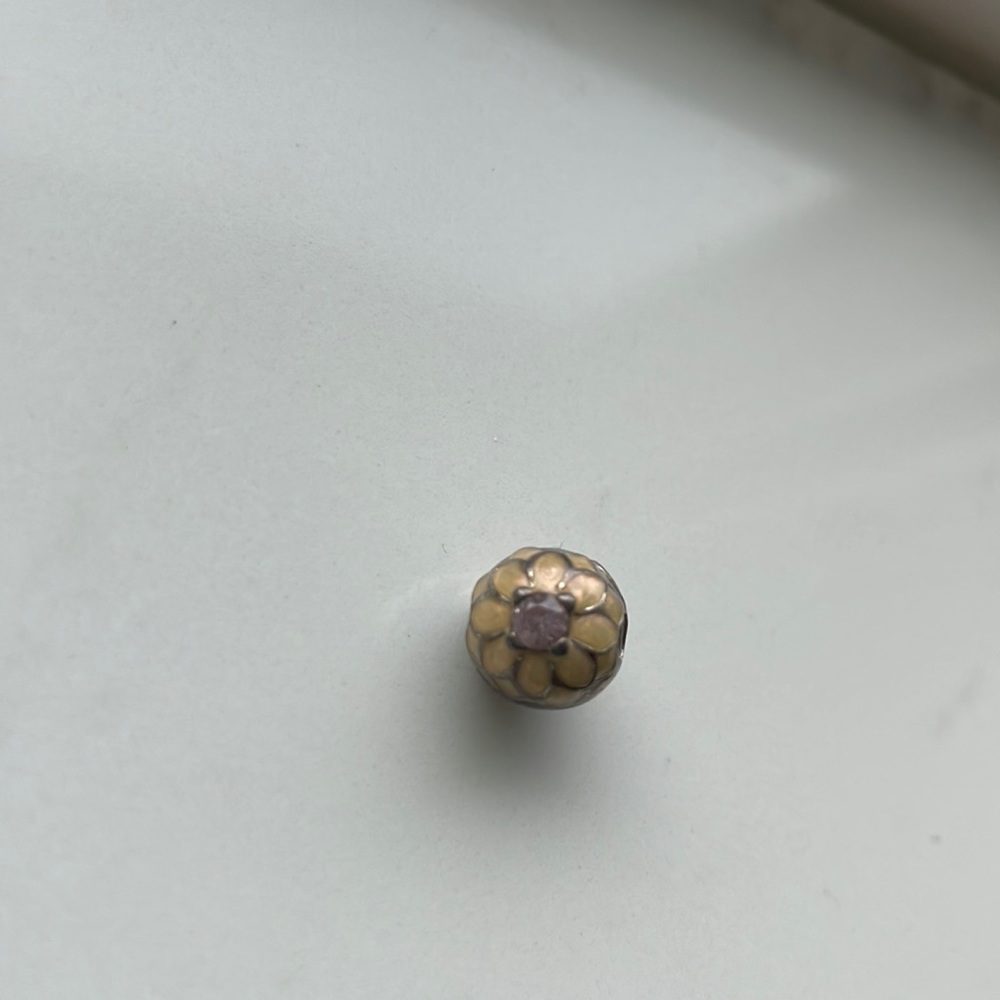 Pandora clip bead flower motif with pink rhinestones on each side
